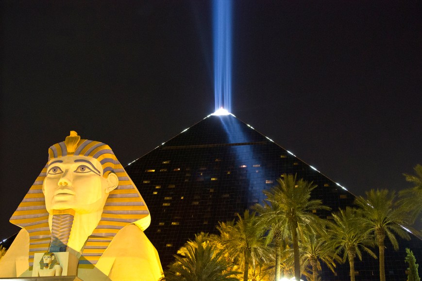 Luxor-Las-Vegas-at-Night